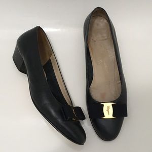 Salvatore Ferragamo Bow Vara Pump Navy
